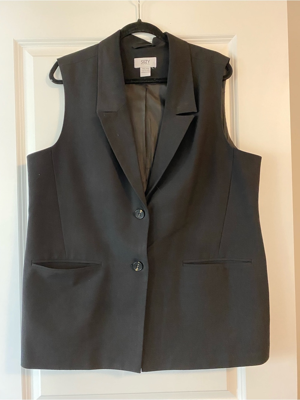 Sleeveless Black Blazer Vest real pockets sizeXXL Suzy shier  fully lined now 12